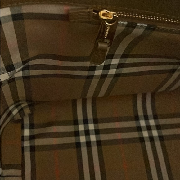 NWT Burberry Tote in Brown Coffee FULL INCLUSIVE with FREE Burberry Lux Card - Picture 4 of 9